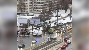 Пять пешеходов пострадали после выезда рейсового автобуса на тротуар в Петербурге
