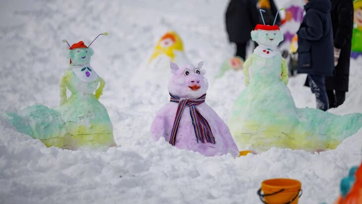 Более 2 тыс человек посетили фестиваль снеговиков "Арт-фест-2024" в Москве