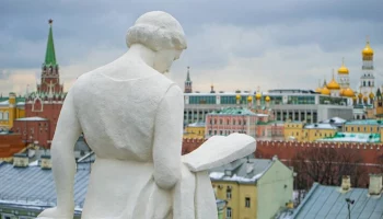 Собянин сообщил о завершении реставрации 22 скульптур Ленинской библиотеки