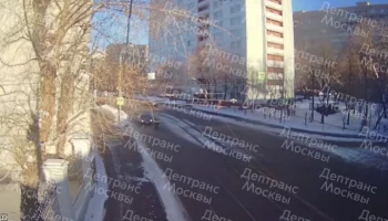 Сбивший в Москве поэта Рубинштейна водитель находится под подпиской о невыезде