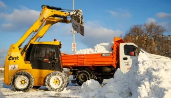 Коммунальные службы столицы продолжают ликвидировать последствия снегопада