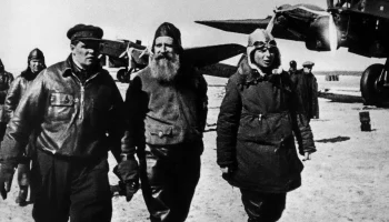 Главархив Москвы опубликовал книгу о спасших челюскинцев пилотах