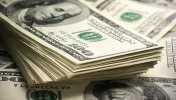 Курс доллара на Мосбирже опустился до 90 рублей впервые с 1 февраля