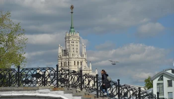 Синоптики спрогнозировали облачную погоду и до плюс 19 градусов в Москве 1 мая