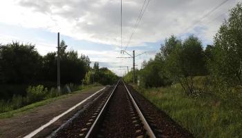 Поезд снес под Челябинском «Ниву», оставленную на путях влюбленной парой