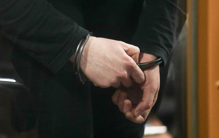 ТАСС: Троих офицеров ФСБ обвинили во взятках на пять миллиардов рублей