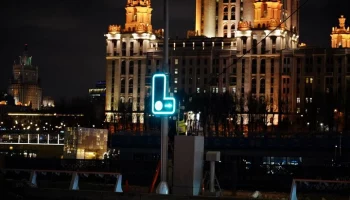 В Москве начали тестировать новый светофор со встроенной контурной подсветкой