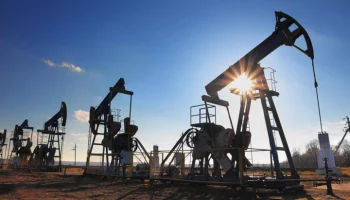 Цена нефти Brent опустилась ниже 85 долларов за баррель впервые с 15 марта