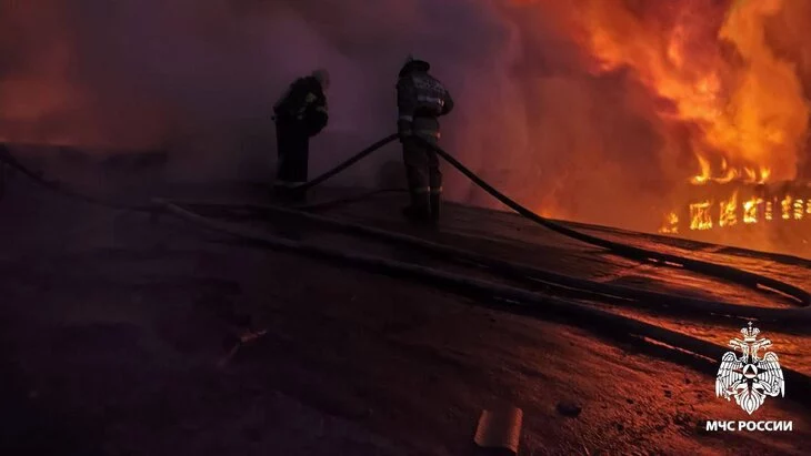 Пожар на кирпичном заводе в Смоленске локализован на площади 2 тыс "квадратов"