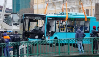 СК просит арестовать начальника автоколонны после падения автобуса в реку в Петербурге