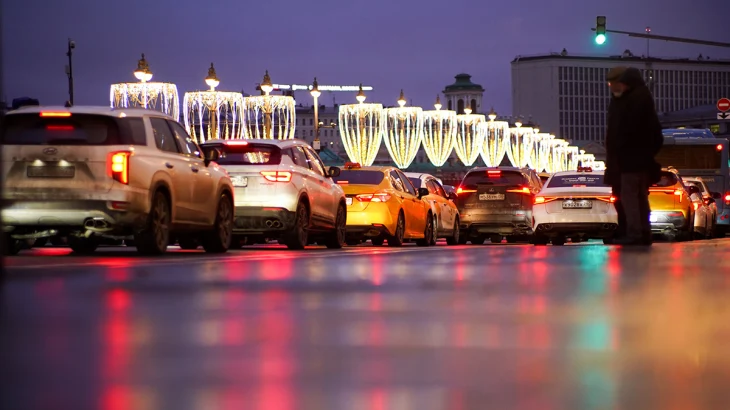 ЦОДД оценил дорожную ситуацию в Москве вечером 17 октября на семь баллов
