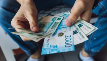 Средняя зарплата превысила 100 тысяч рублей в 11 российских регионах