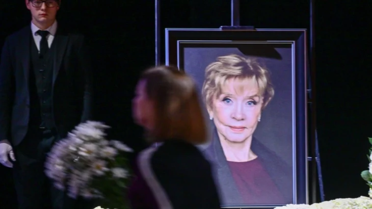 Веру Алентову похоронили на Новодевичьем кладбище рядом с Владимиром Меньшовым