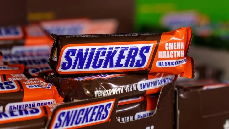 NYT: русскоязычные батончики Snickers появились в магазинах Лондона