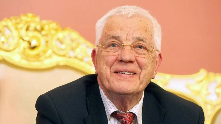 Композитор Раймонд Паулс рассказал о своем состоянии после операции