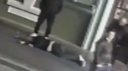 Норильчанин избил мужчину около бара на Тверской улице в центре Москвы Норильчанин избил мужчину около бара на Тверской улице в центре Москвы