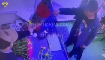 Суд в Москве арестовал мужчину, купившего алкоголь и букет роз по чужой банковской карте