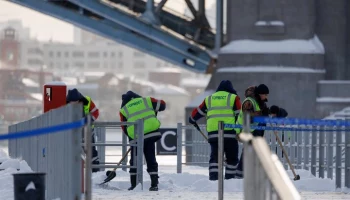 Коммунальные службы ликвидируют последствия снегопада в Москве