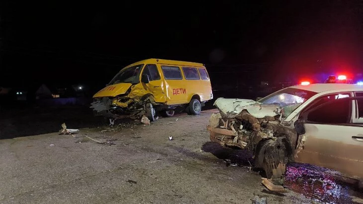 Дело возбуждено после ДТП со школьным микроавтобусом в пригороде Якутска Дело возбуждено после ДТП со школьным микроавтобусом в пригороде Якутска