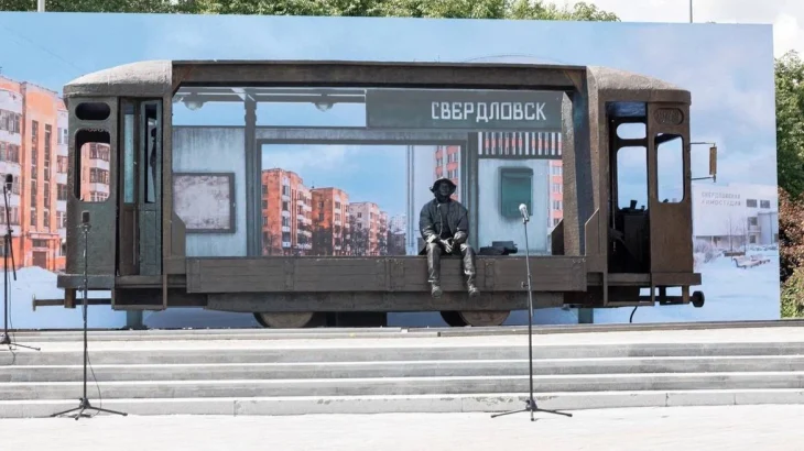 Вандалы в Екатеринбурге повторно повредили памятник Алексею Балабанову Вандалы в Екатеринбурге повторно повредили памятник Алексею Балабанову