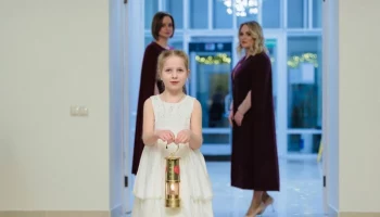 Огонь семейного очага "Сердце России" зажгли во дворце бракосочетания на ВДНХ