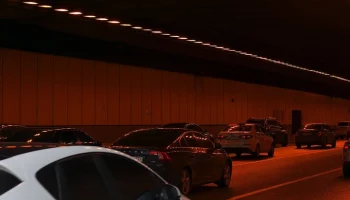 Автомобиль врезался в стену в Гагаринском тоннеле на ТТК