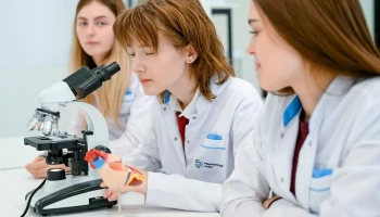 Собянин: Предпрофессиональные классы открыты более чем в 75% школ Москвы