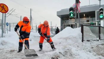 Более 3 тыс сотрудников метро Москвы привлечены к уборке снега около станций Более 3 тыс сотрудников метро Москвы привлечены к уборке снега около станций