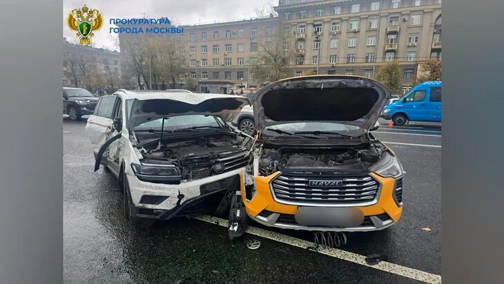 Четыре человека пострадали в ДТП на Кутузовском проспекте в Москве Четыре человека пострадали в ДТП на Кутузовском проспекте в Москве