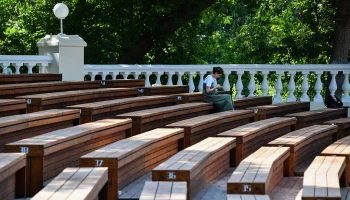 Встречаем лето: пять громких премьер июня и конца мая, которые нельзя пропустить