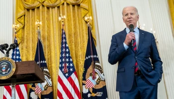 Байден оговорился во время интервью и назвал себя чернокожей женщиной