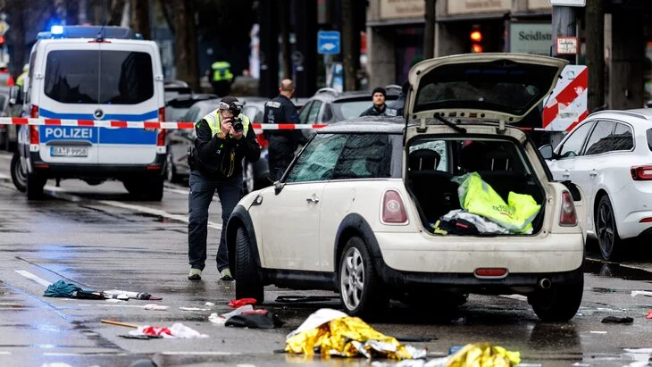 Bild: не менее 20 человек пострадали при наезде автомобиля на людей в Мюнхене Bild: не менее 20 человек пострадали при наезде автомобиля на людей в Мюнхене