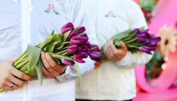 Акция "Вам, любимые" проходит в Москве в честь Международного женского дня