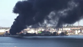 Склад нефтеперерабатывающего завода загорелся на Кубе Склад нефтеперерабатывающего завода загорелся на Кубе