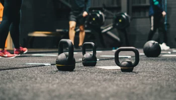 Фитнес-тренер Серегин рассказал, как избавиться от жира в области живота