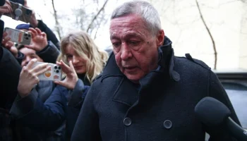 "КП": актер Ефремов не выходит из дома из-за повышенного внимания