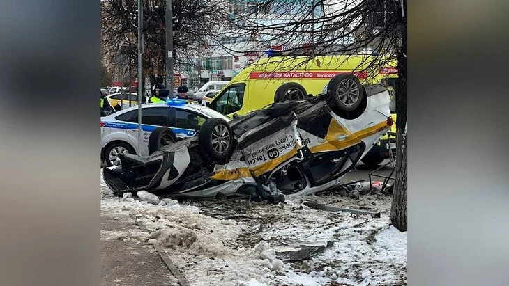 Водитель такси пострадал в ДТП в Серпухове