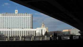 Кабмин одобрил проект о запрете усыновления детей в страны, где есть смена пола*