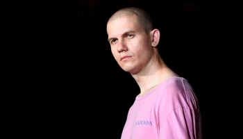 Солиста группы Shortparis Комягина похоронили на Смоленском кладбище в Санкт-Петербурге