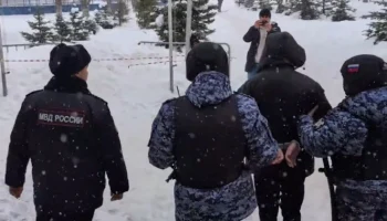 В Сети появились кадры задержания ученика, напавшего на школу в Уфе