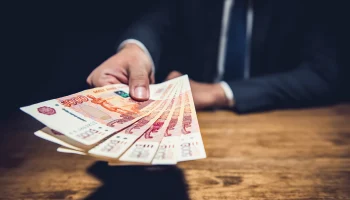 Штраф до 50 тысяч рублей грозит работодателям за запрет обсуждать зарплату