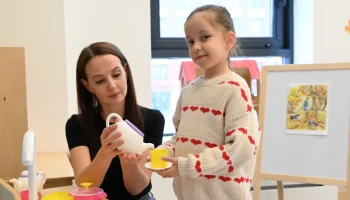 Больше места для игр: как благоустроили детские сады в Москве