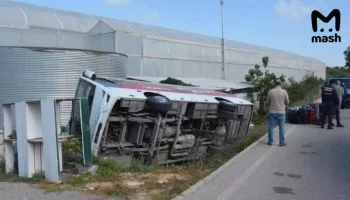 Двое россиян остаются в больнице Антальи после ДТП с автобусом