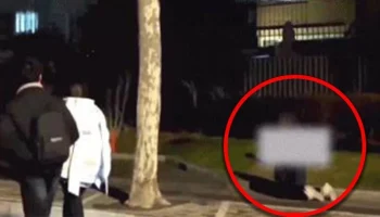 SCMP: в Китае мать заставила дочь ползать на коленях по улице