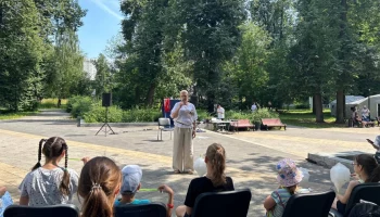 Директор Театра Российской армии Милена Авимская посетила театр под открытым небом в Грачевском парк