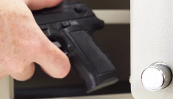 РИА Новости: два вида оружия изъяли у главаря РДК Капустина