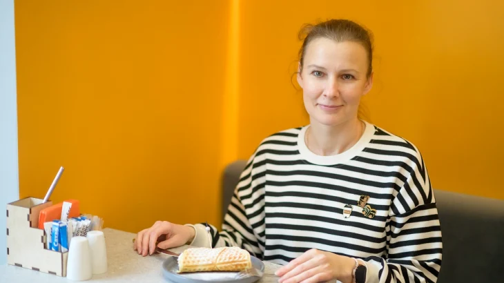 Из сырного теста и с мясной начинкой: необычные рецепты вафель, которые можно попробовать в Москве Из сырного теста и с мясной начинкой: необычные рецепты вафель, которые можно попробовать в Москве