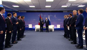 Путин встретился с премьер-министром Лаоса Сонсаем Сипхандоном