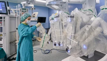 Собянин рассказал, как в Москве развивается роботизированная хирургия