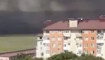 Крупный природный пожар вплотную подошел к жилым домам под Анапой Крупный природный пожар вплотную подошел к жилым домам под Анапой